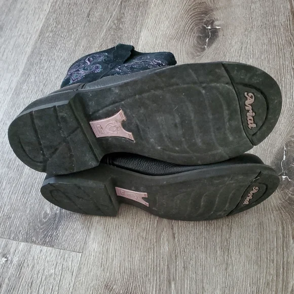 Black and Purple Ariat Leather Embroidered Women's Boots - Picture 9 of 12